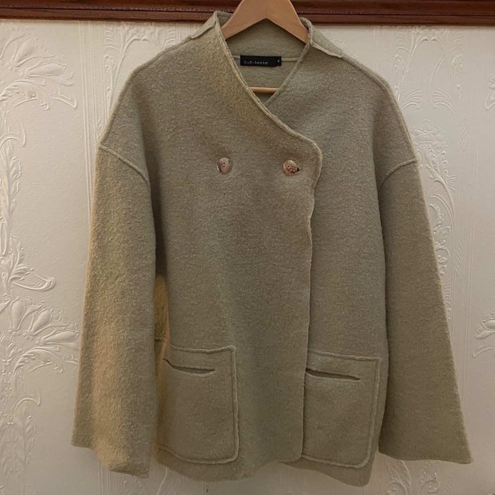 cut-loose wool jacket